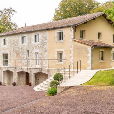 Maison 7 pièces 989900 €