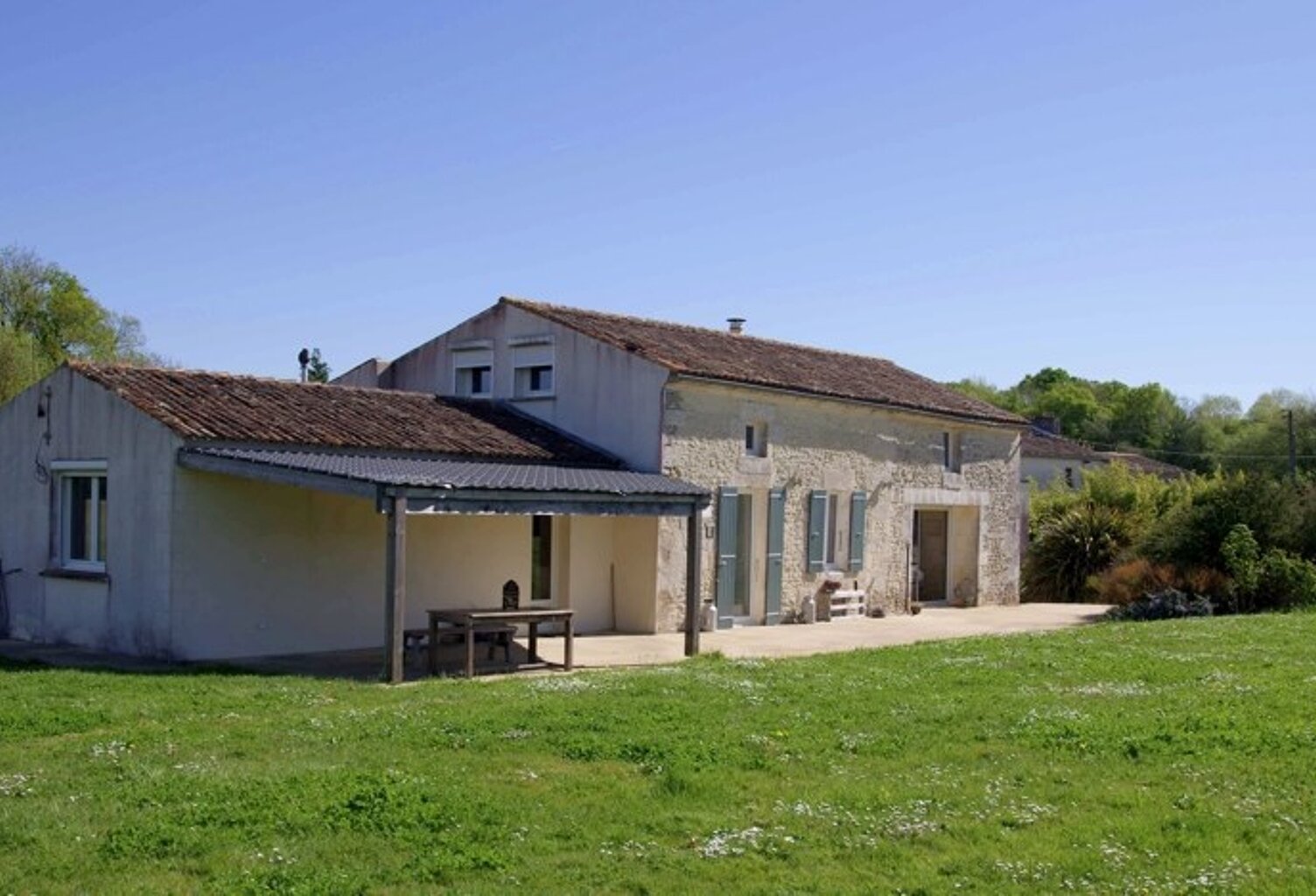 Charentaise de 7 pièces principales — photo 1