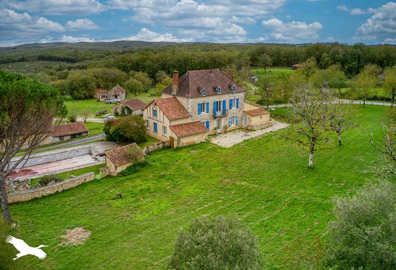 Maison en pierre de 5 pièces principales — photo 1
