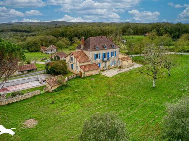 Maison en pierre de 5 pièces principales — photo du bien