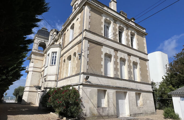 ROYAN - QUARTIER DU PARC - BEL APPARTEMENT T5 - RESIDENCE FACE A LA PLAGE — photo 5