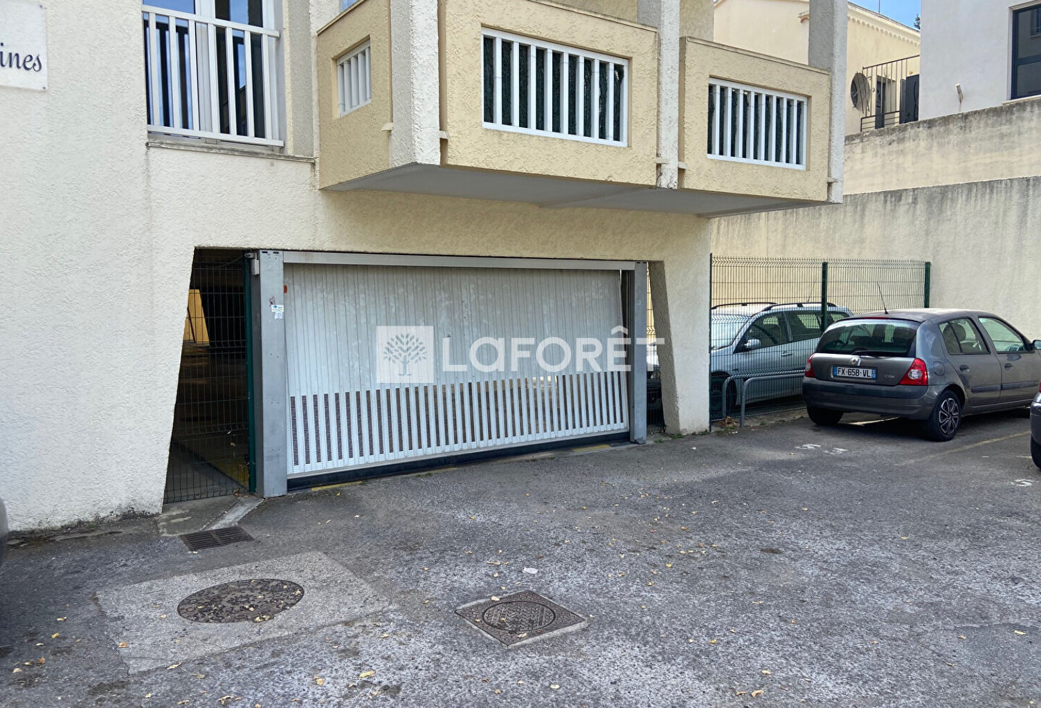 GARAGE A LOUER - AV DU PERE SOULAS — photo 1