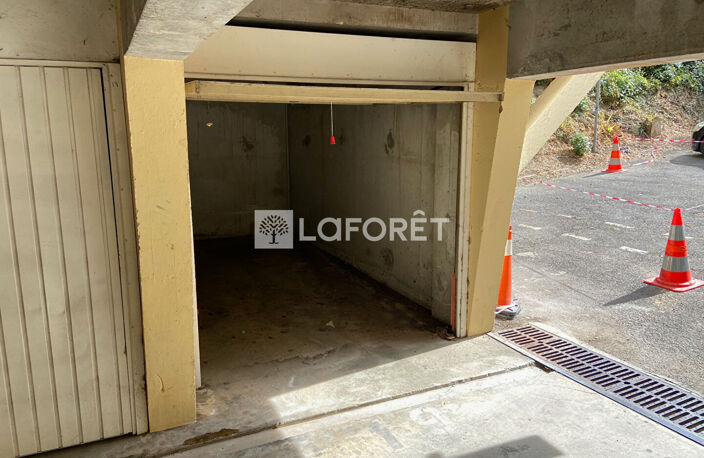 GARAGE A LOUER - AV DU PERE SOULAS — photo 2