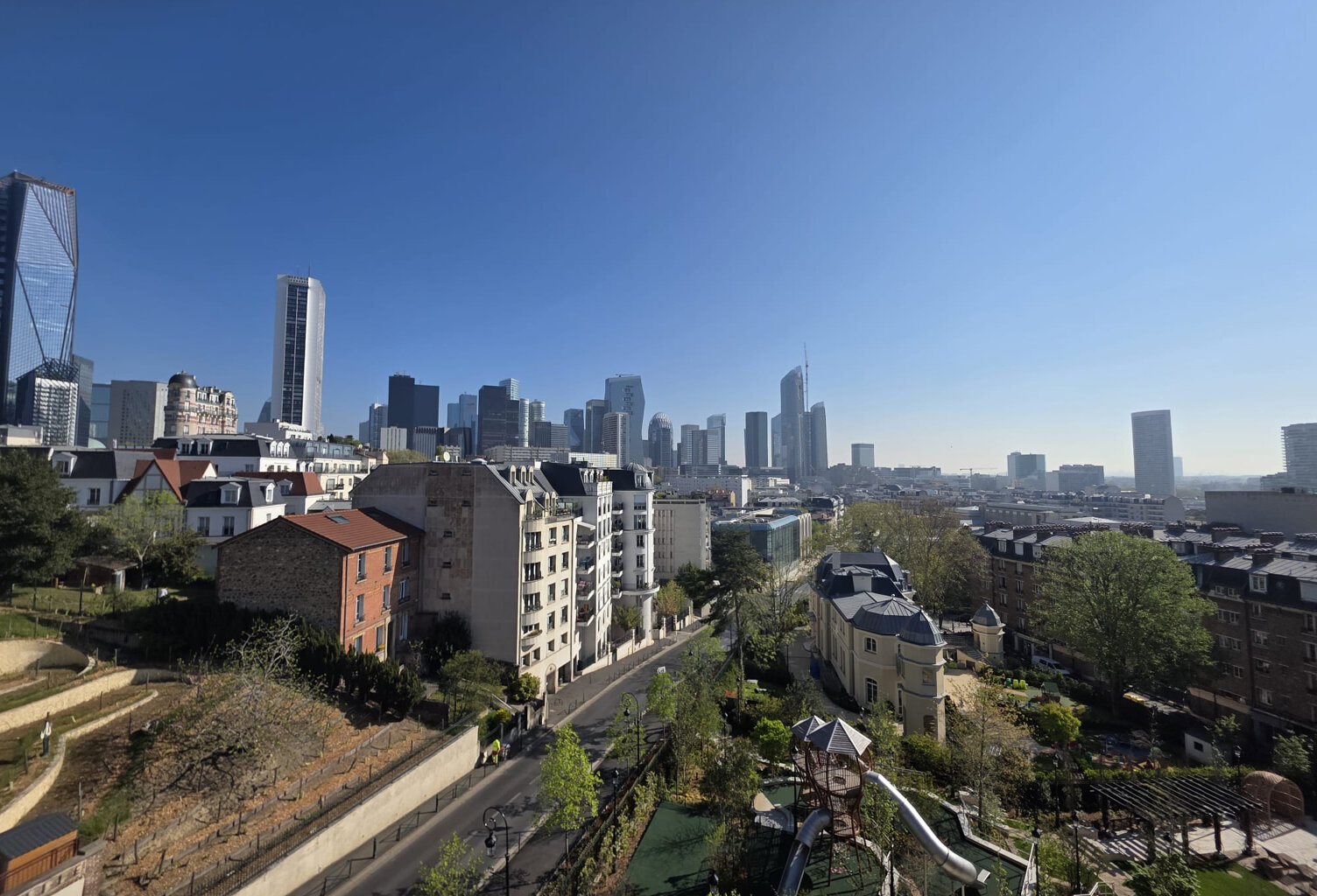 Puteaux : immense appartement avec balcon à acheter — photo 1