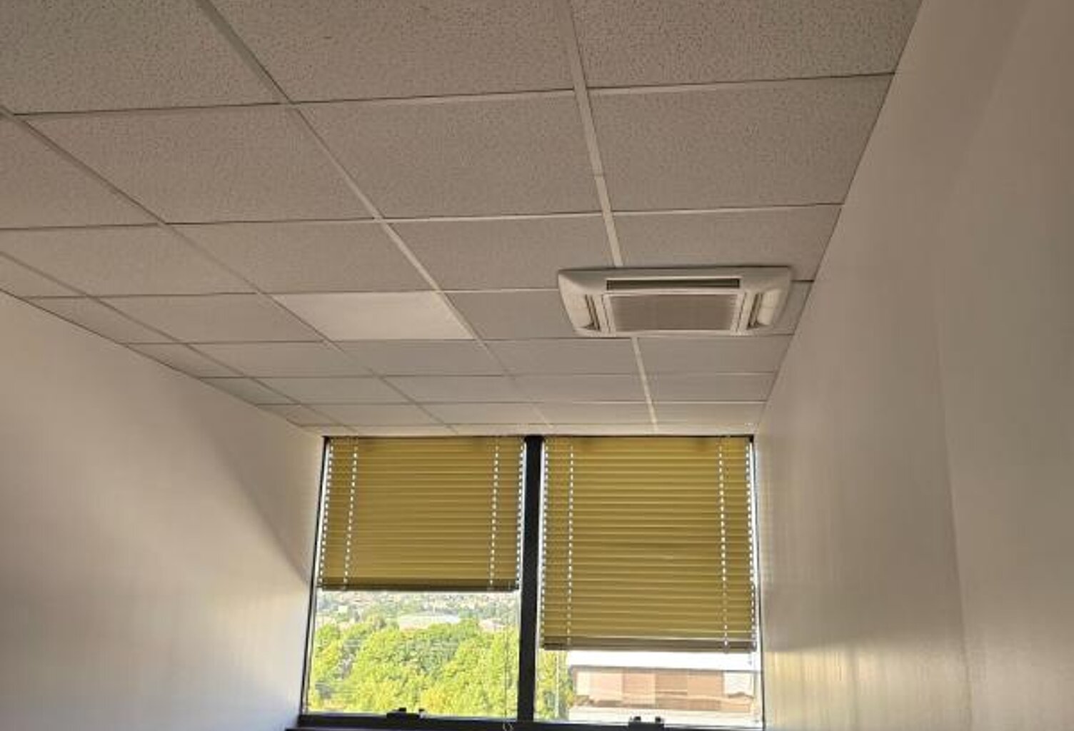 Bureau de 12 m2 à louer à Cergy Préfecture — photo 1