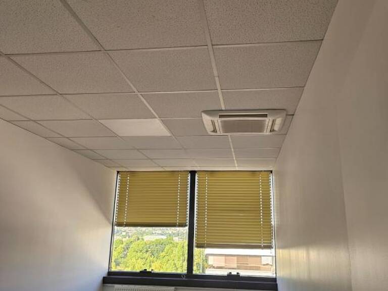 Bureau de 12 m2 à louer à Cergy Préfecture — photo 1