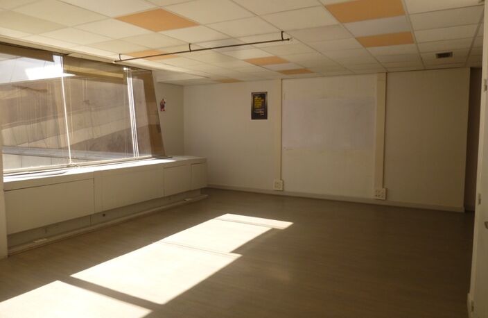 Bureau de 51 m2 à louer à Cergy Préfecture — photo 2