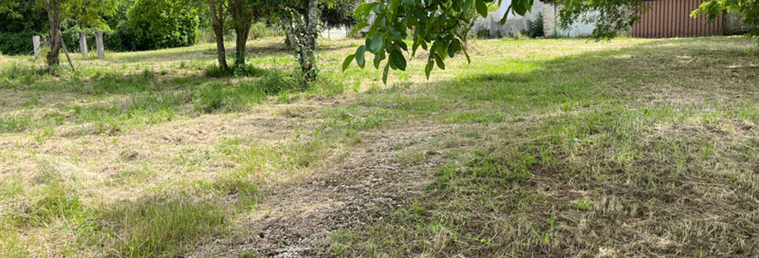 Terrain  933 m² à vendre à Le Fouilloux (17270)