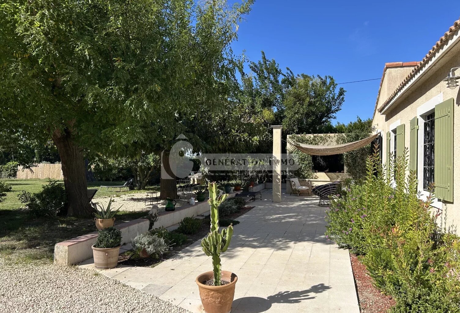 Maison de plain pied rénovée avec goût à Fontvieille au calme — photo 1