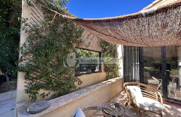 Maison de plain pied rénovée avec goût à Fontvieille au calme — photo 2