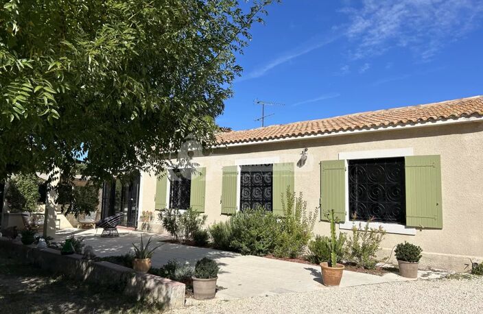 Maison de plain pied rénovée avec goût à Fontvieille au calme — photo 3
