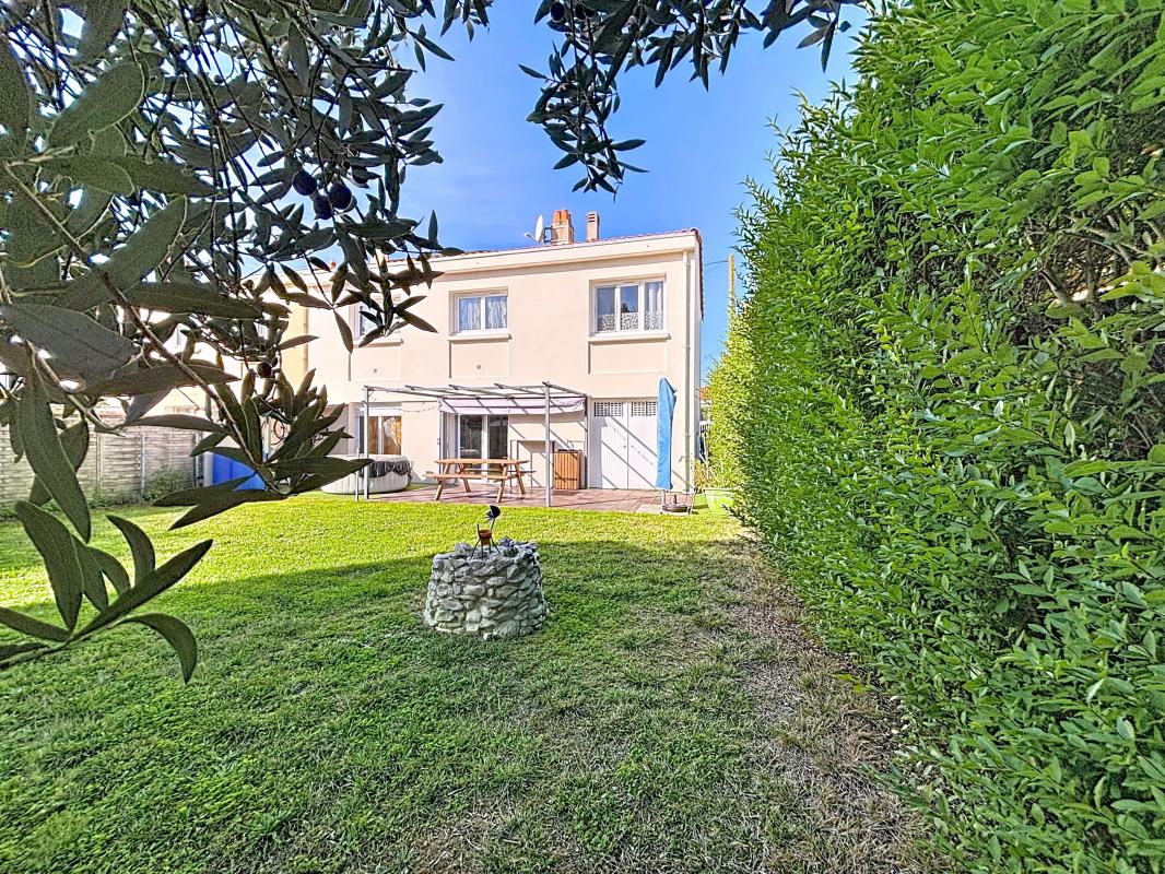 Villa / Maison  T5 à vendre Rochelle (La) 17000