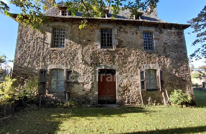 Maison de Maître du XVIIIe siècle avec dépendances et terrain de plus de 3 hectares – Puycapel (15) — photo 2