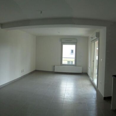 Appartement 4 pièces 830 €