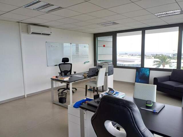 Bureaux 79.35 m² avec parkings région Nord — photo du bien