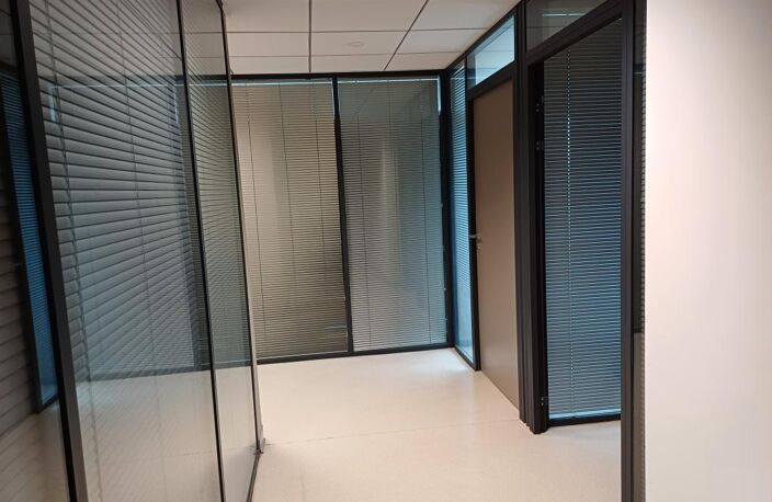 Bureaux 79.35 m² avec parkings région Nord — photo 3