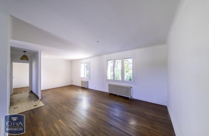 Vente maison 4 pièces 82 m² Saint-Benoît (86280) — photo 2