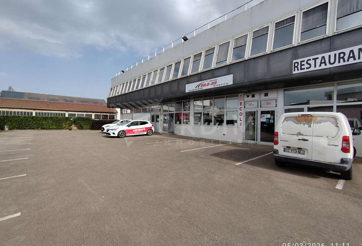 AUXERRE 5 AV JEAN MOULIN - LOCAL DE BUREAUX OU COMMERCIAL DE 177M² — photo 1