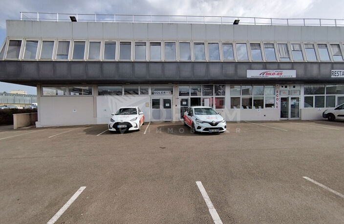 AUXERRE 5 AV JEAN MOULIN - LOCAL DE BUREAUX OU COMMERCIAL DE 177M² — photo 2