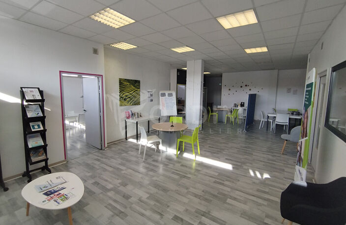 AUXERRE 5 AV JEAN MOULIN - LOCAL DE BUREAUX OU COMMERCIAL DE 177M² — photo 3