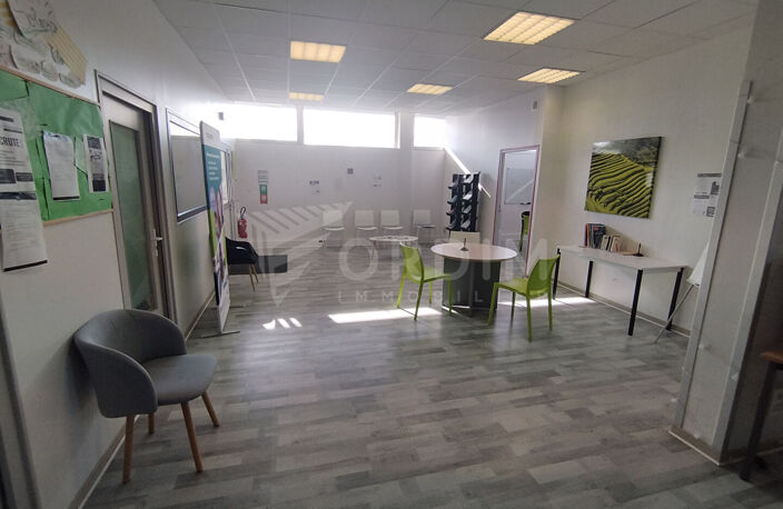 AUXERRE 5 AV JEAN MOULIN - LOCAL DE BUREAUX OU COMMERCIAL DE 177M² — photo 4