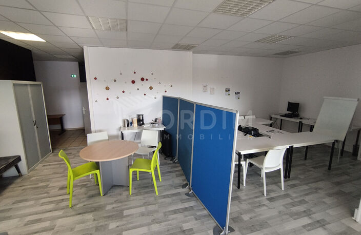 AUXERRE 5 AV JEAN MOULIN - LOCAL DE BUREAUX OU COMMERCIAL DE 177M² — photo 5