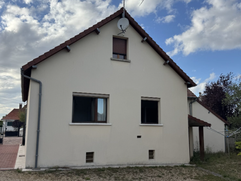 Maison ancienne avec hangar et maison secondaire — photo 1