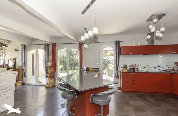 Villa de 10 pièces principales — photo 2