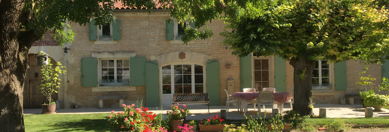 Maison 8 Pièces 286 m² à vendre à Aumagne (17770)