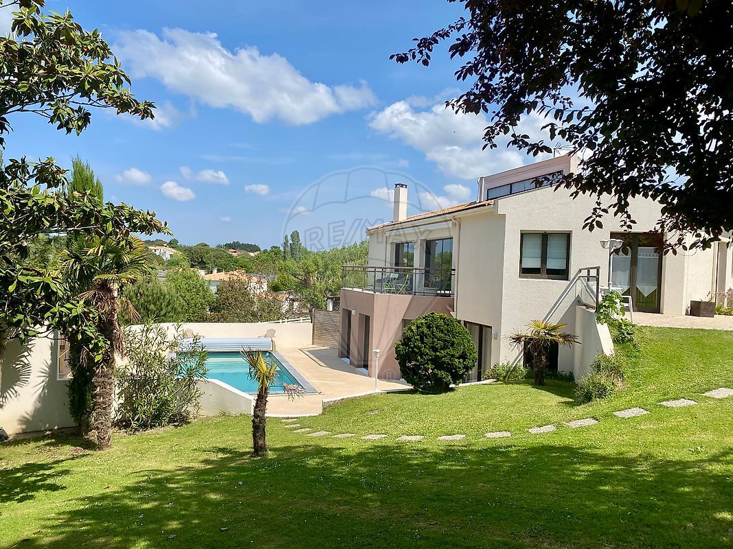 Villa / Maison  T9 à vendre Saint-Palais-sur-Mer 17420