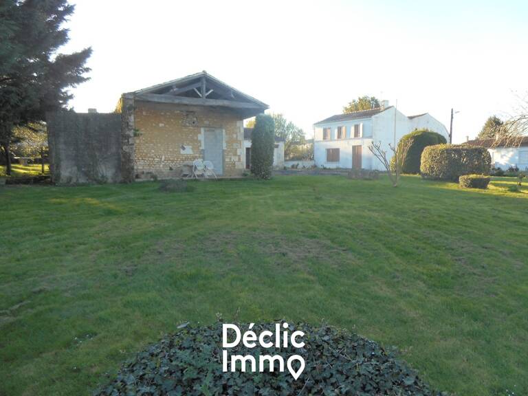 Corps de Ferme, grand potentiel, possibilité de 4 logements ou Gîtes..sur Terrain de 2980 m2 — photo 1