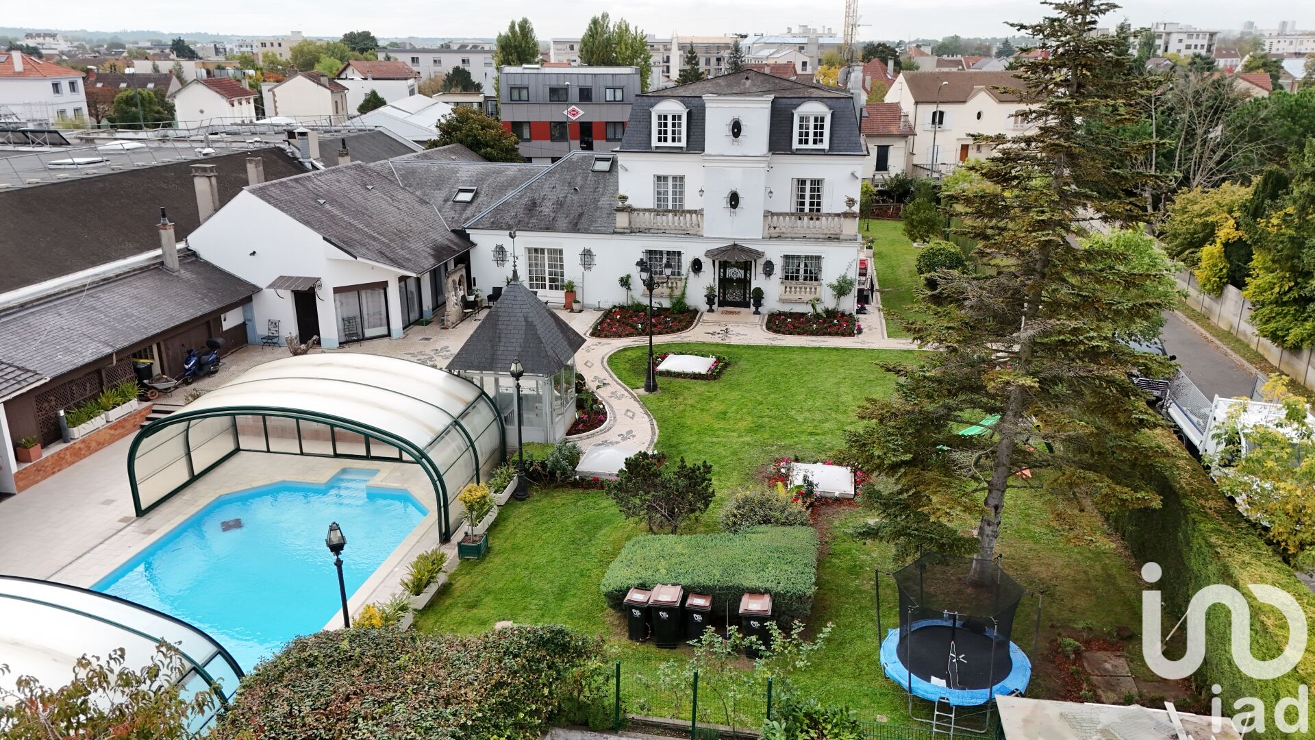 St-Maur-Des-Fosses - 390m² - 11p. - 8ch.