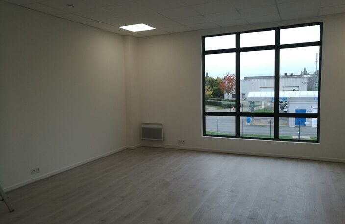 A louer BAILLY ROMAINVILLIERS (77) Bureau de 33 m2 — photo 2