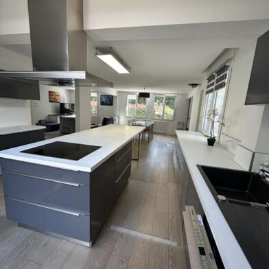 Maison 5 pièces 1700 €