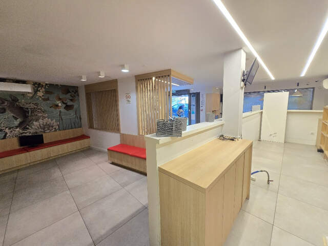 Local commercial 72 m2 centre Grézieu La Varenne — photo du bien