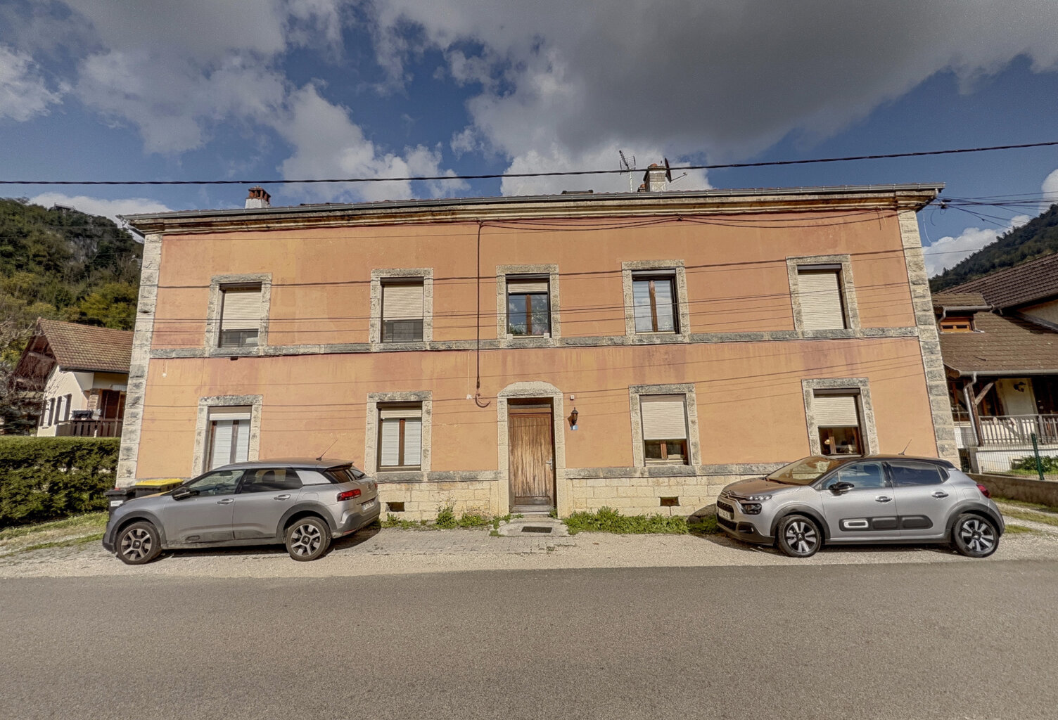 SAINT-HIPPOLYTE - IMMEUBLE AVEC 4 APPARTEMENTS DONT 3 LOUES — photo 1