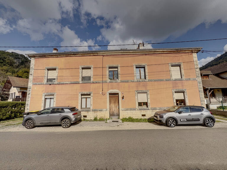 SAINT-HIPPOLYTE - IMMEUBLE AVEC 4 APPARTEMENTS DONT 3 LOUES — photo 1