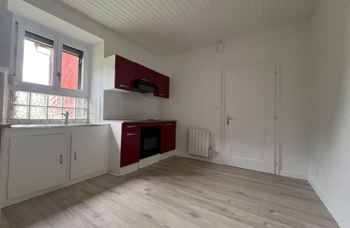 SAINT-HIPPOLYTE - IMMEUBLE AVEC 4 APPARTEMENTS DONT 3 LOUES — photo 2