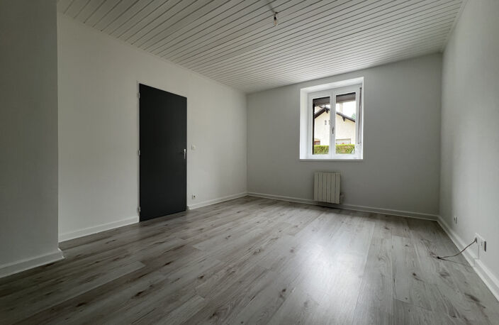 SAINT-HIPPOLYTE - IMMEUBLE AVEC 4 APPARTEMENTS DONT 3 LOUES — photo 3