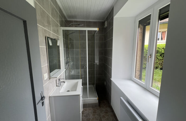 SAINT-HIPPOLYTE - IMMEUBLE AVEC 4 APPARTEMENTS DONT 3 LOUES — photo 4