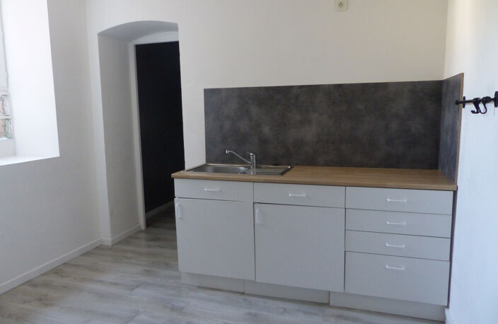 SAINT-HIPPOLYTE - IMMEUBLE AVEC 4 APPARTEMENTS DONT 3 LOUES — photo 5