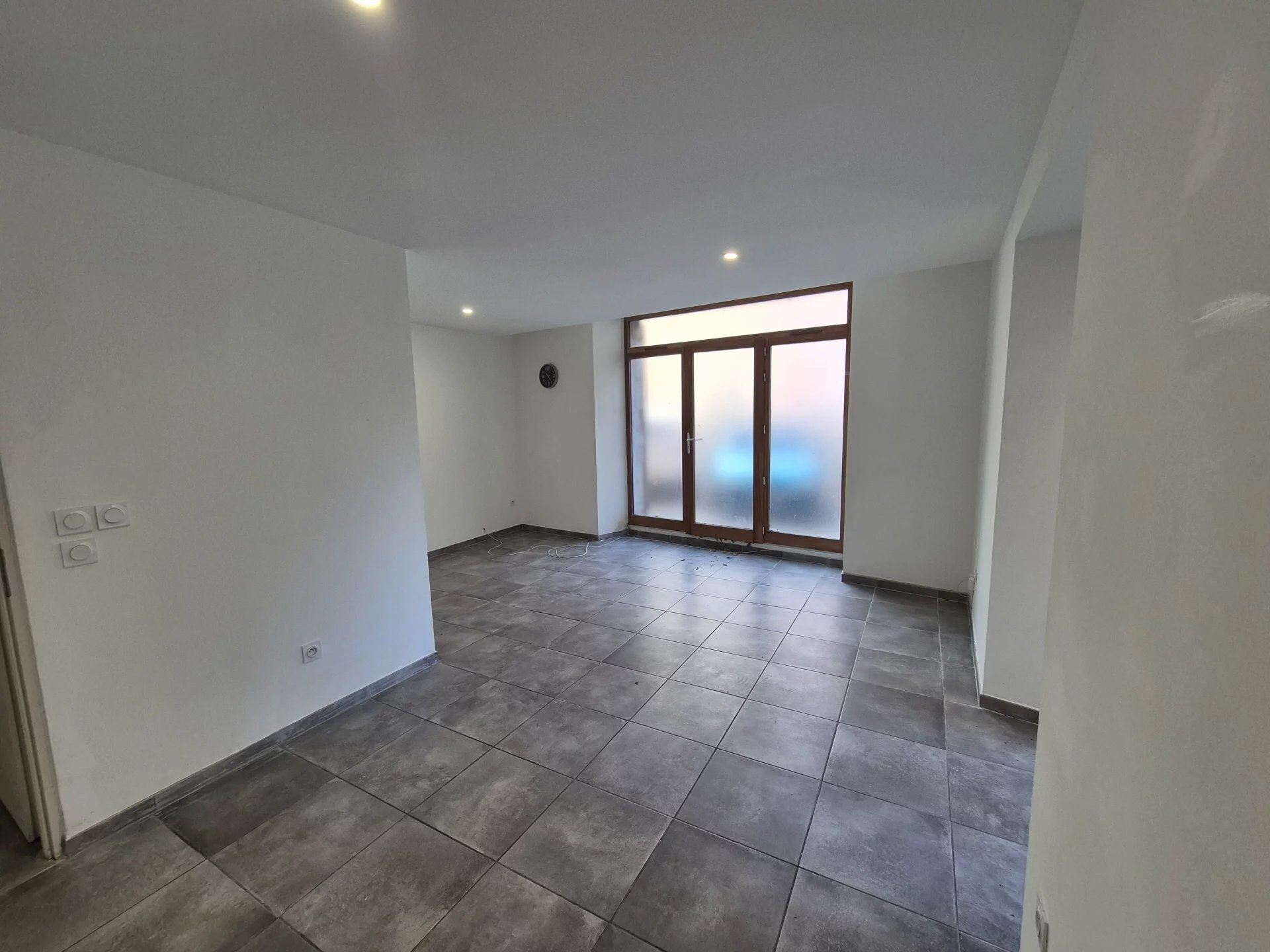 Local commercial 4 pièces 68 m² · à Draguignan · 68 m² · 91 000 €