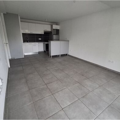 Appartement 3 pièces 696 €