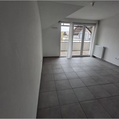 Appartement 3 pièces 696 €
