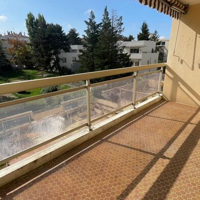 Appartement 3 pièces 1056 €