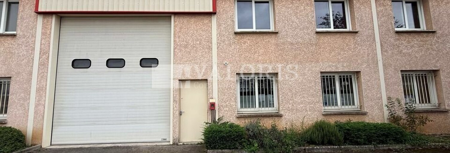 Commerce  240 m² à louer à Chassieu (69680)