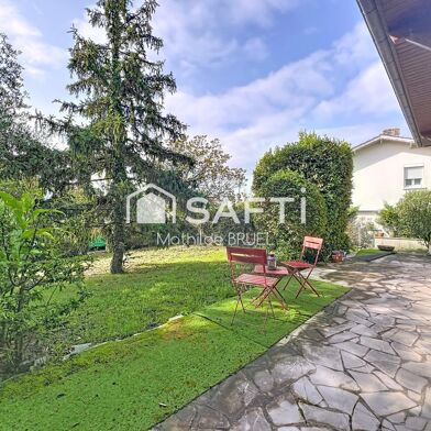 Maison 7 pièces 700000 €