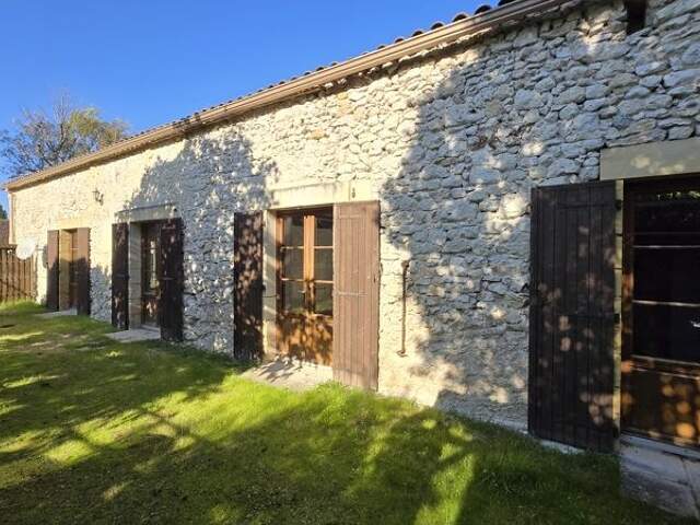 Maison en pierre de 5 pièces principales — photo du bien