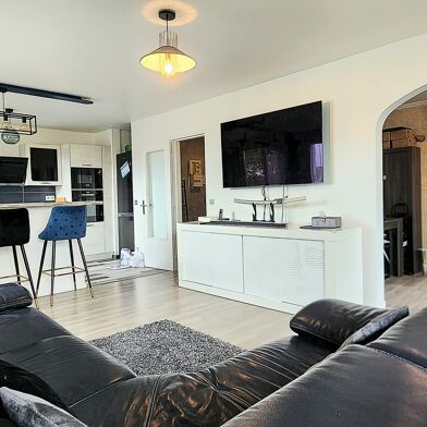 Appartement 4 pièces 275000 €