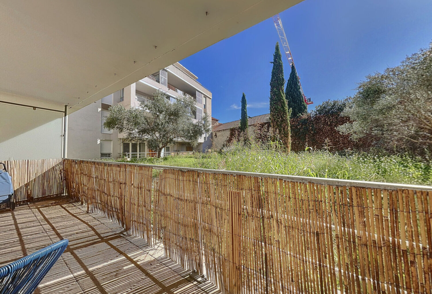 AVIGNON PROCHE REMPARTS - T2 ET EMPLACEMENT PARKING RESIDENCE RECENTE — photo 1